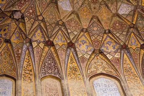  The Mosque at Wazir Khan:  A Symphony of Mughal Geometry and Luminous Hues