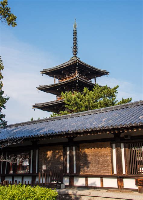 Hōryū-ji Temple Mural! A Tapestry of Religious Iconography and Timeless Elegance.