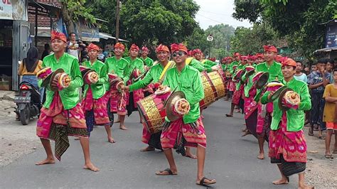 “Tarian Bajang” của Jaka Sangkarda: Một Bản Thơ Về Cuộc Sống Nông Thôn Qua Những Cử Chỉ Khéo Léo!