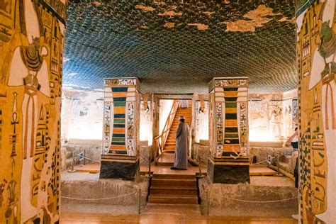  The Tomb of Queen Nefertari – A Symphony in Azure and Gilded Serenity!